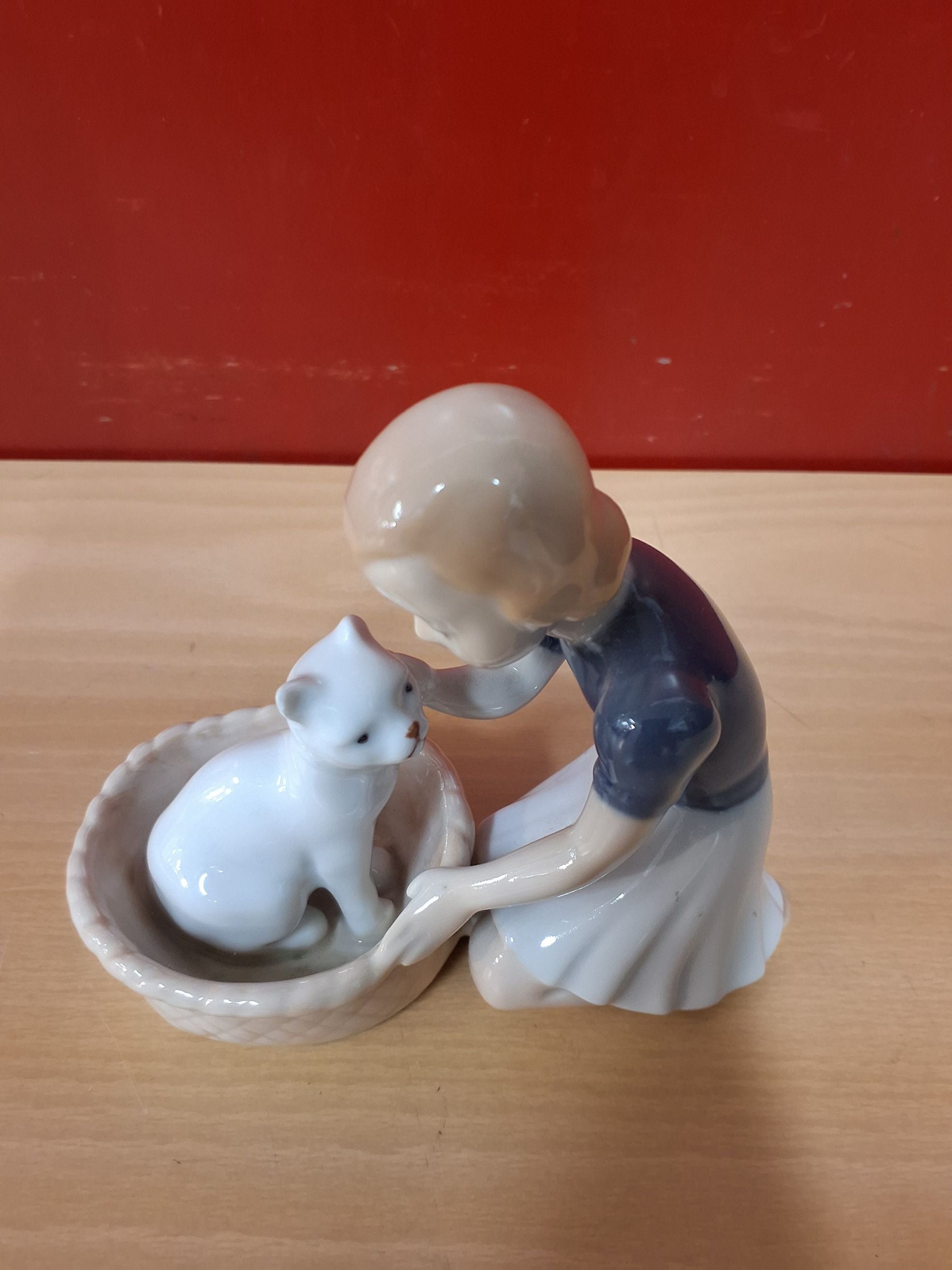 Bing & Grøndal - Pige med kat